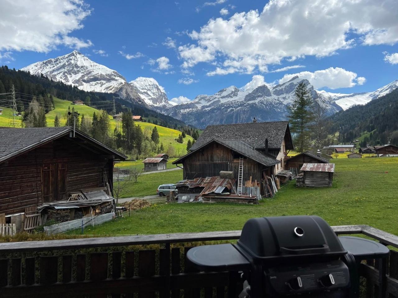 Beautiful Apartment With Stunning View Gsteig Eksteriør billede
